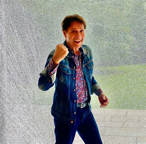 Cliff Richard .